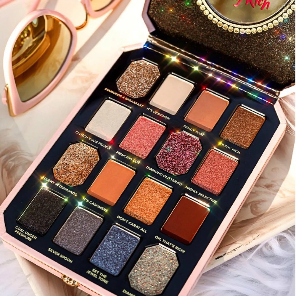 Too faced pretty rich palette